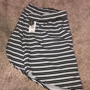 NWT black n white boardshorts